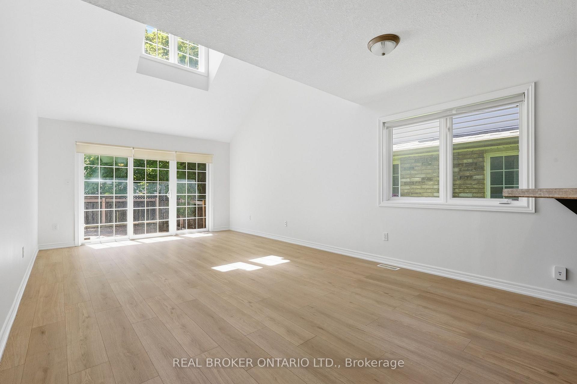 Photo 20 of 91 Lynch Circle E, Guelph, Pineridge/Westminster Woods — HOMEH