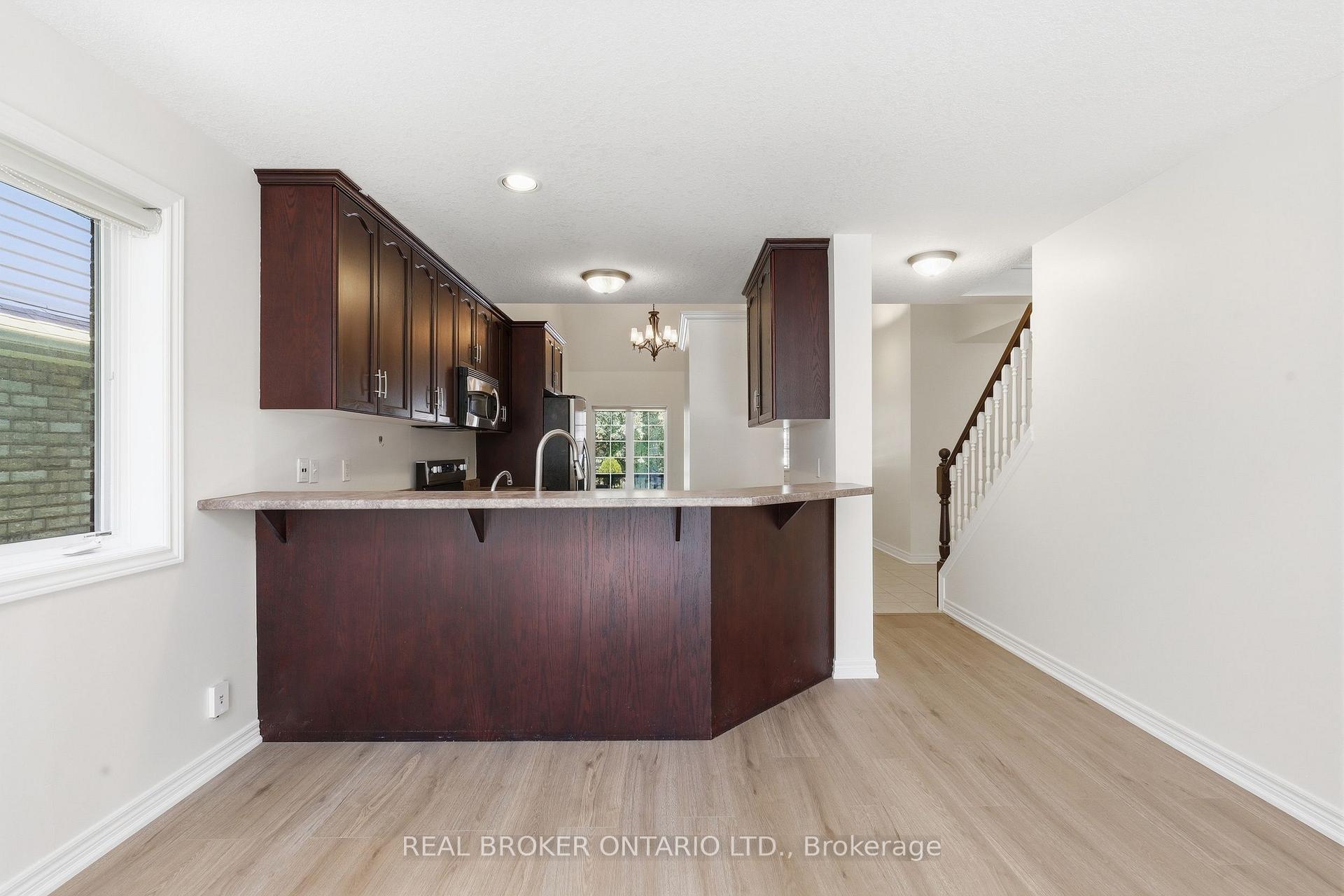 Photo 22 of 91 Lynch Circle E, Guelph, Pineridge/Westminster Woods — HOMEH