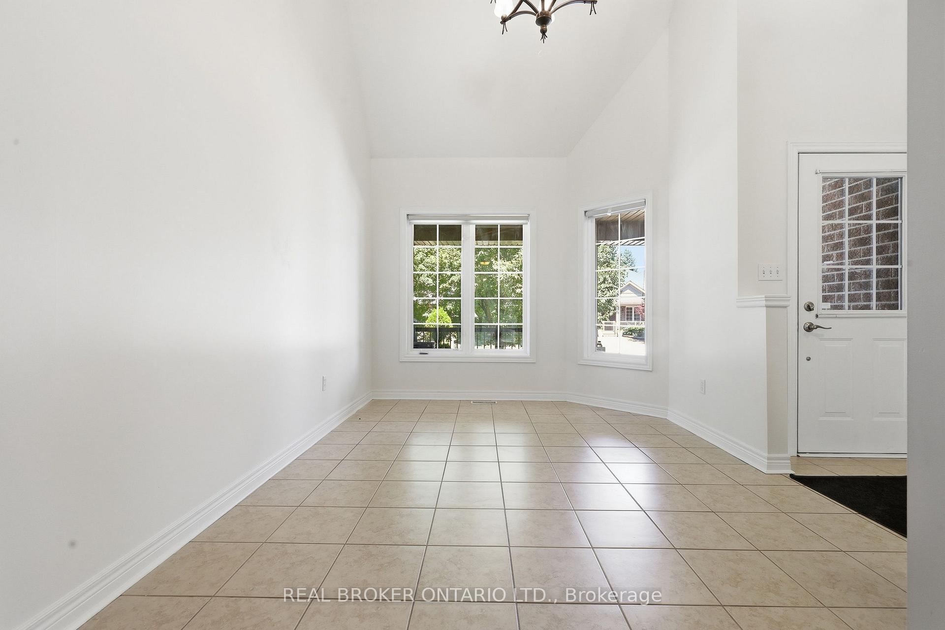Photo 24 of 91 Lynch Circle E, Guelph, Pineridge/Westminster Woods — HOMEH
