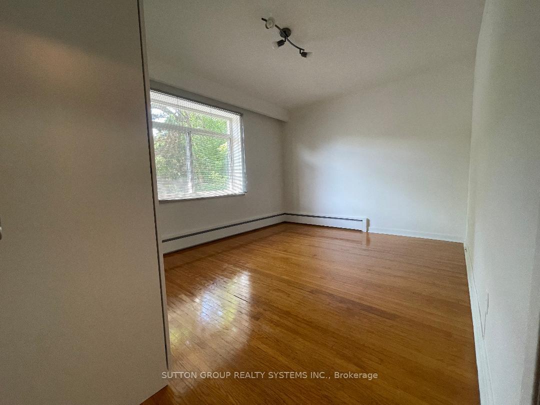 Photo 11 of Unit 6, 31 Cannon Road, Etobicoke, Stonegate-Queensway — HOMEH