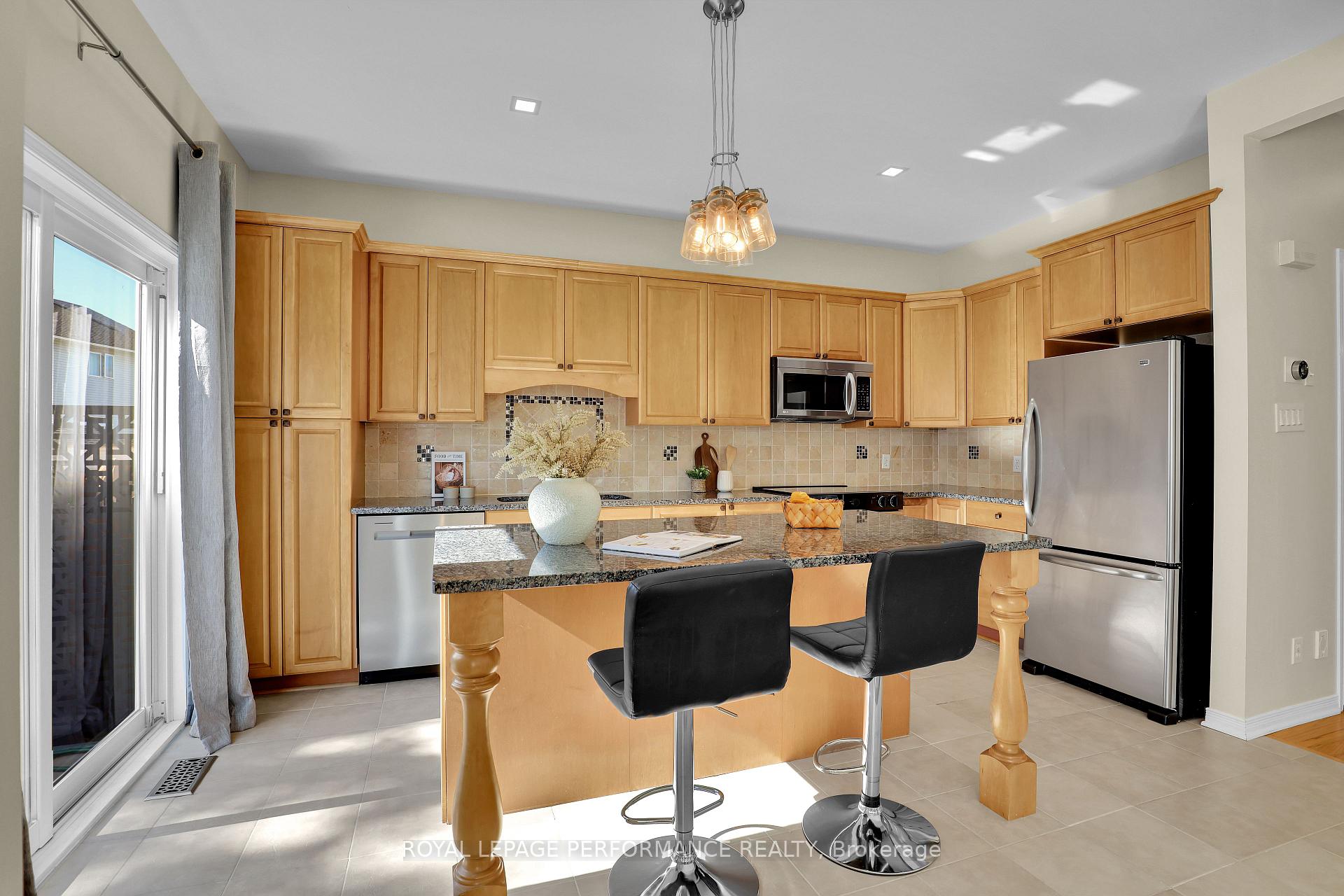 Photo 36 of 1582 Rumford Drive, Ottawa, Fallingbrook/Pineridge — HOMEH