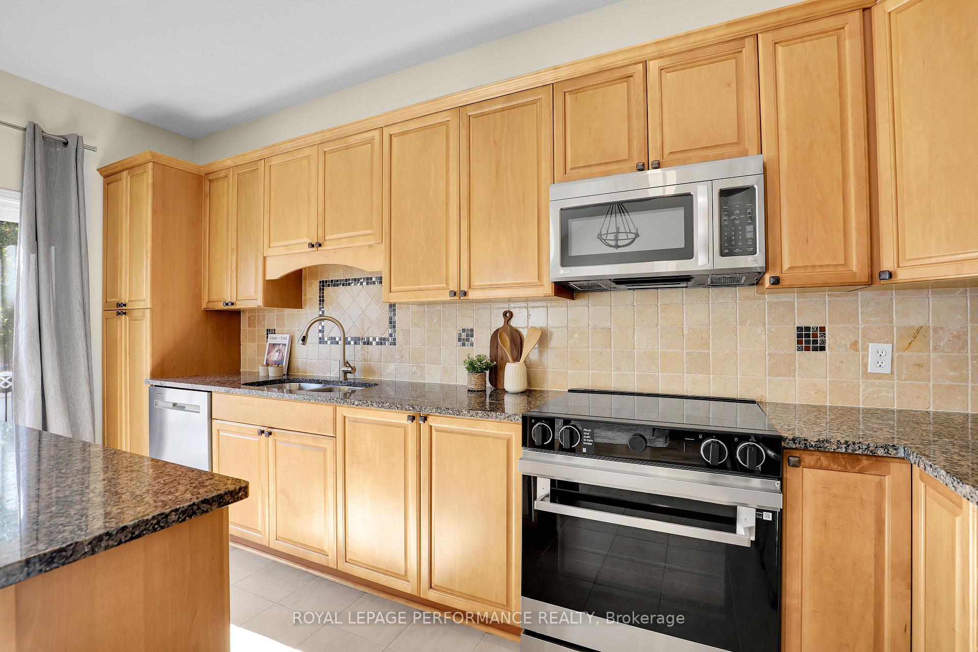 Photo 38 of 1582 Rumford Drive, Ottawa, Fallingbrook/Pineridge — HOMEH