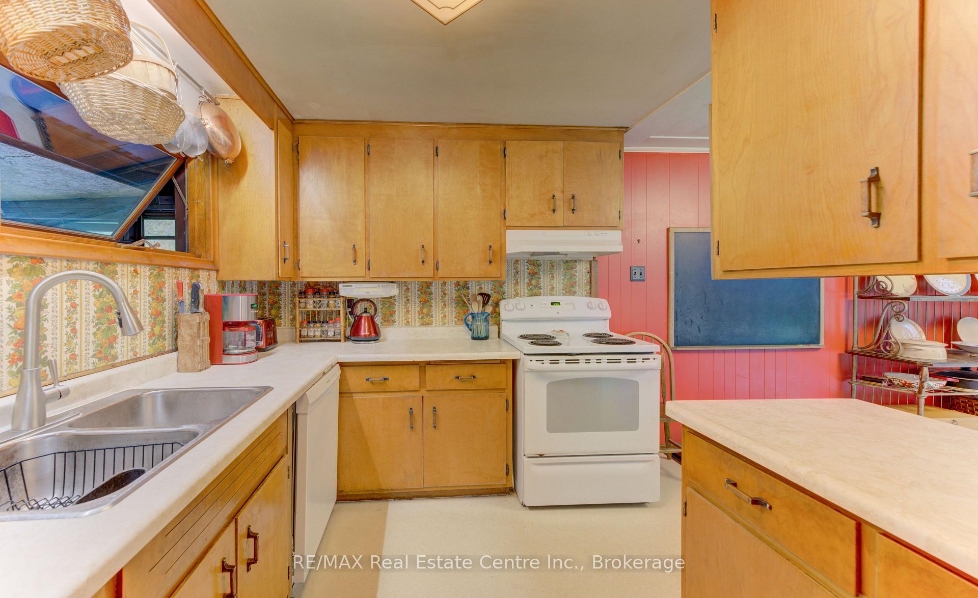 Photo 9 of 80 Chapel Hill Drive, Kitchener, Brigadoon — HOMEH