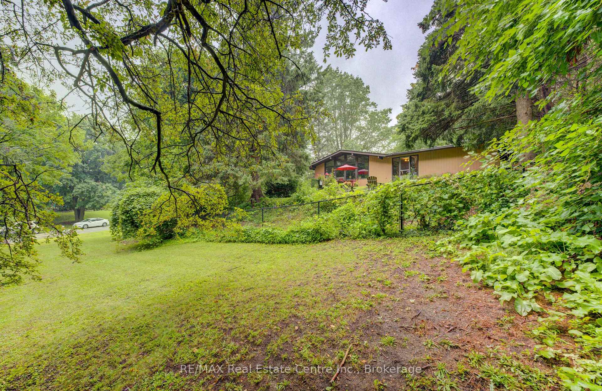 Photo 32 of 80 Chapel Hill Drive, Kitchener, Brigadoon — HOMEH
