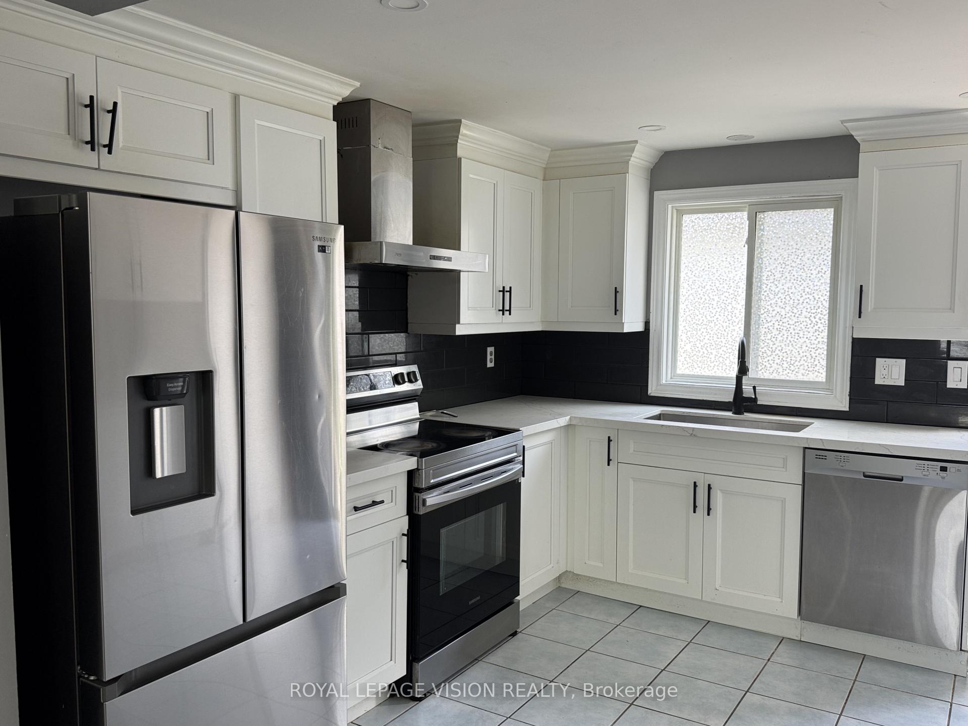 Photo 3 of 27 Maitland Drive, Barrie, Grove East — HOMEH