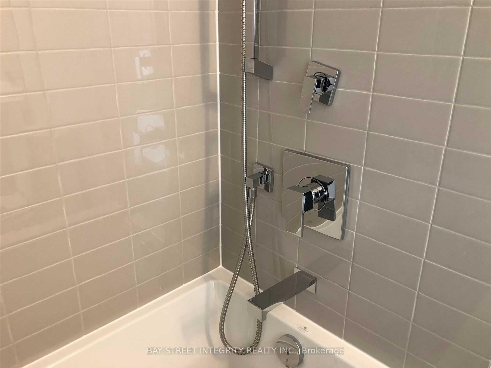 Photo 5 of Unit 1606, 2908 Highway 7 Road, Vaughan, Concord — HOMEH