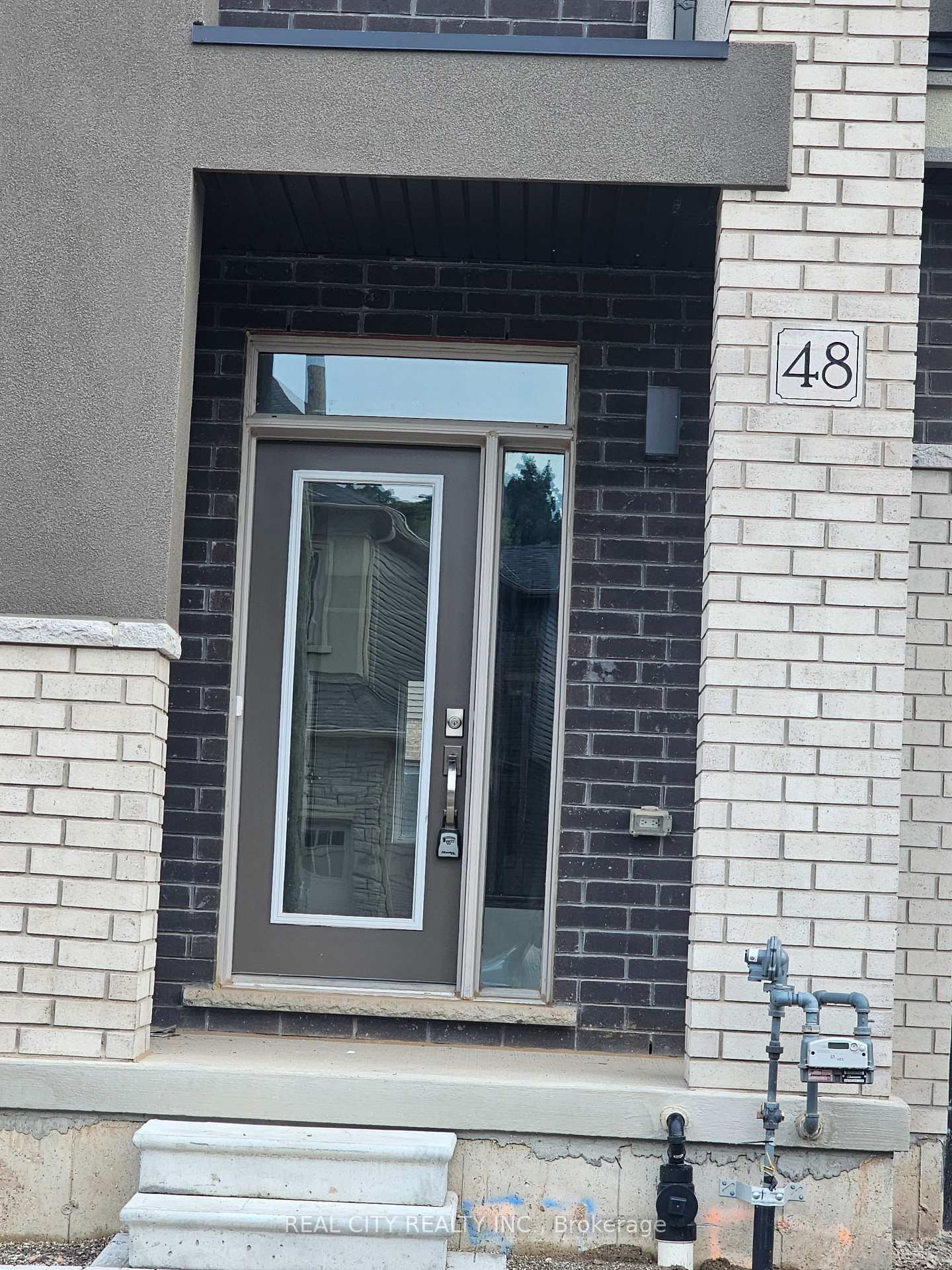 Photo 3 of 48 McKernan Avenue, Brantford, Mayfair — HOMEH