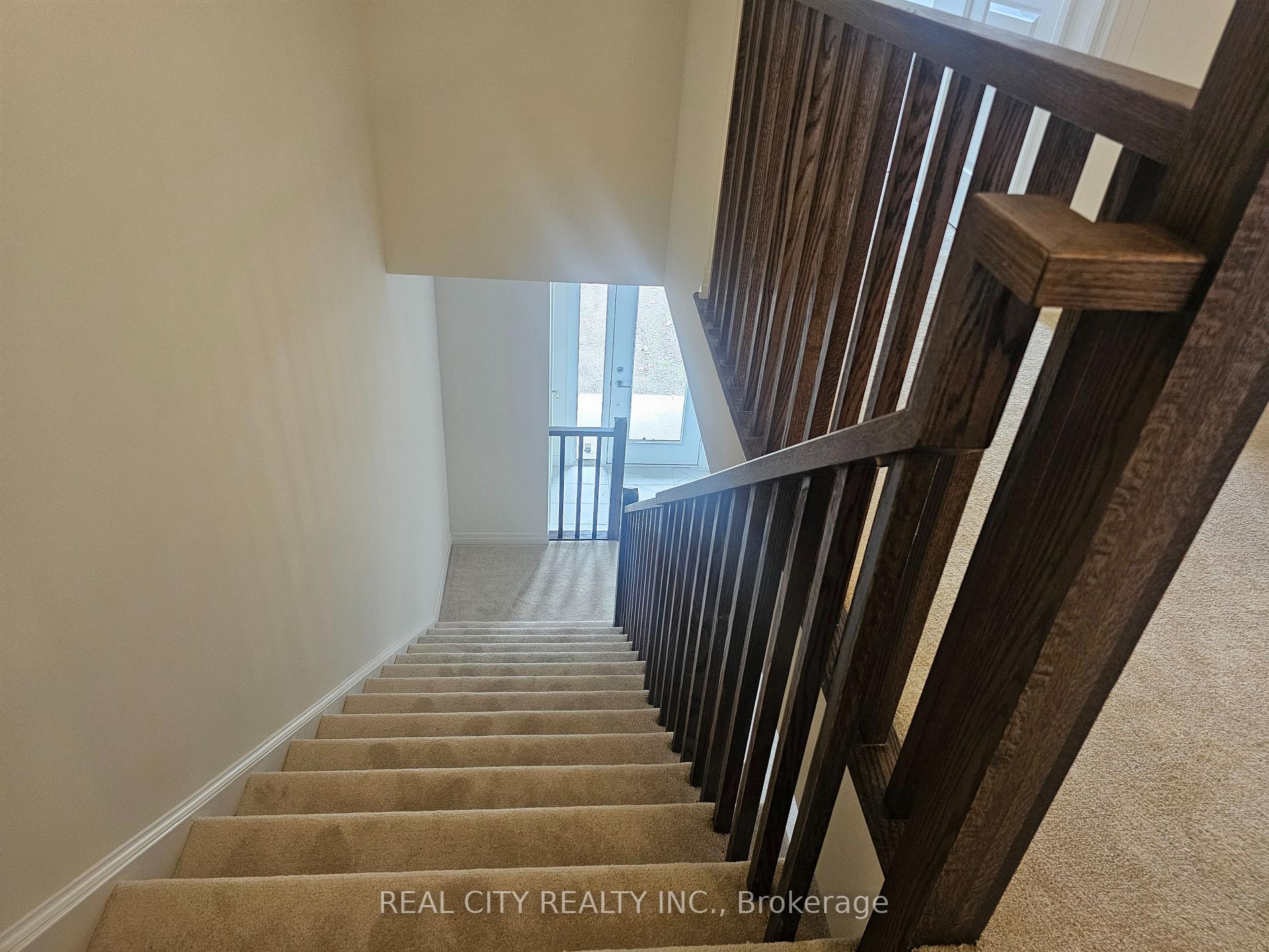 Photo 19 of 48 McKernan Avenue, Brantford, Mayfair — HOMEH