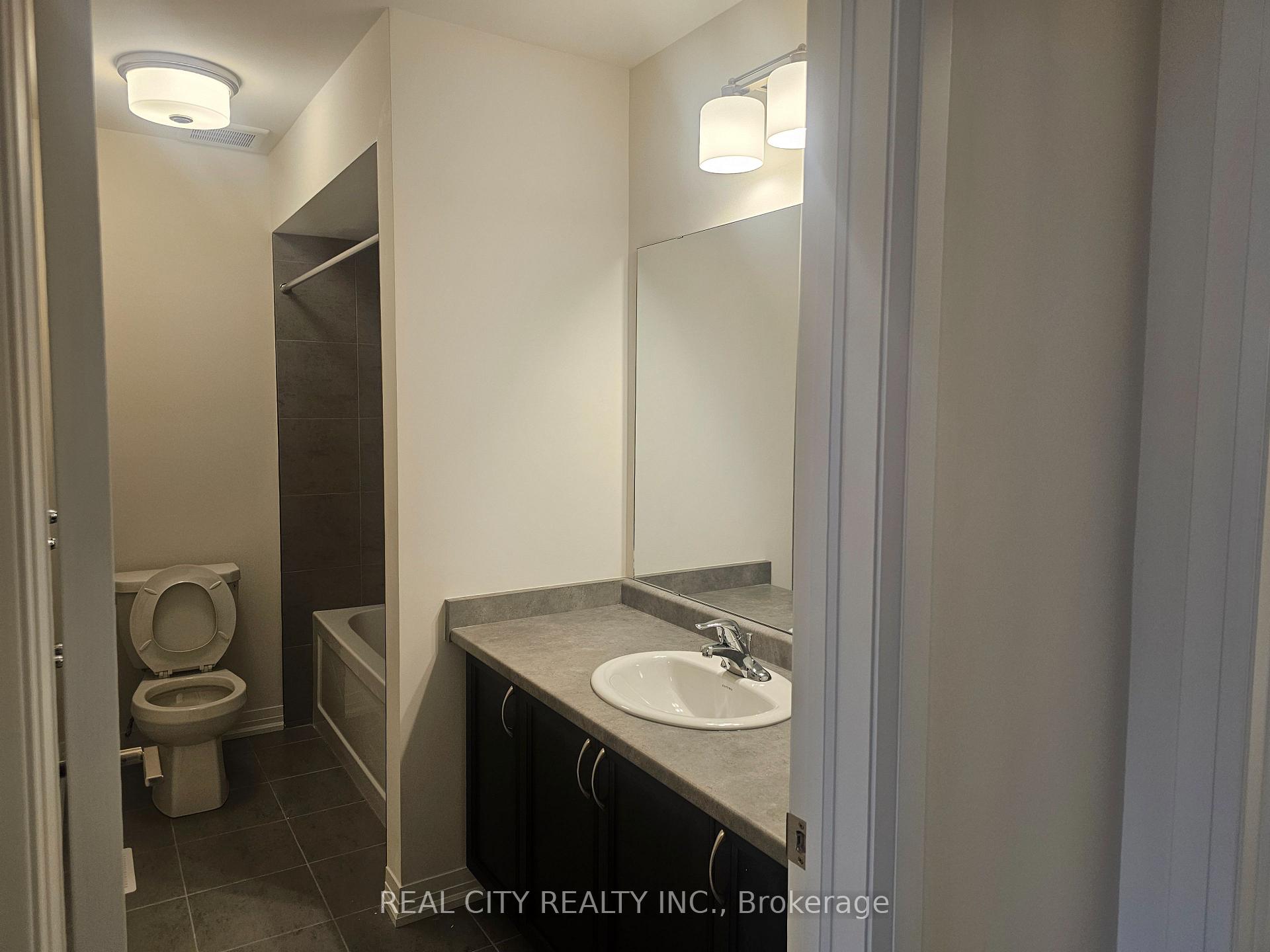 Photo 23 of 48 McKernan Avenue, Brantford, Mayfair — HOMEH