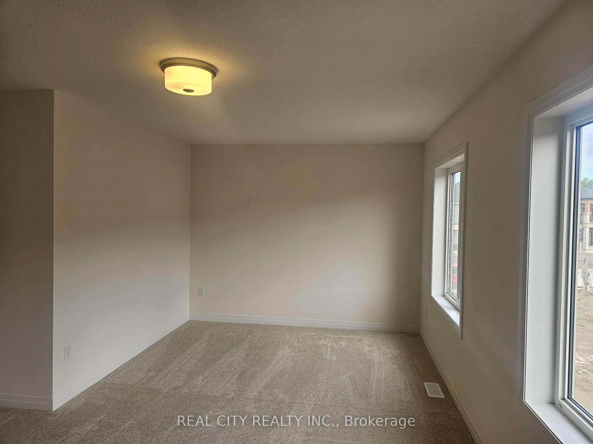 Photo 28 of 48 McKernan Avenue, Brantford, Mayfair — HOMEH
