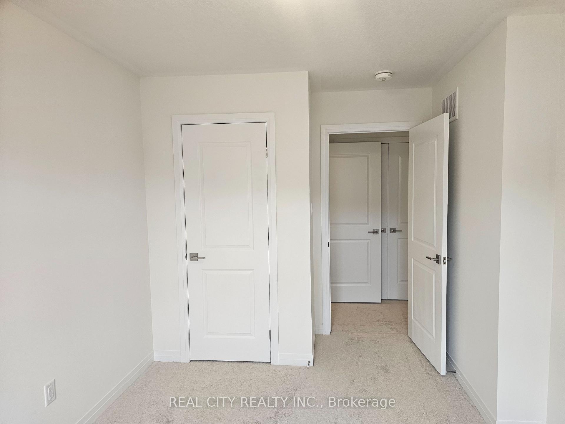 Photo 32 of 48 McKernan Avenue, Brantford, Mayfair — HOMEH