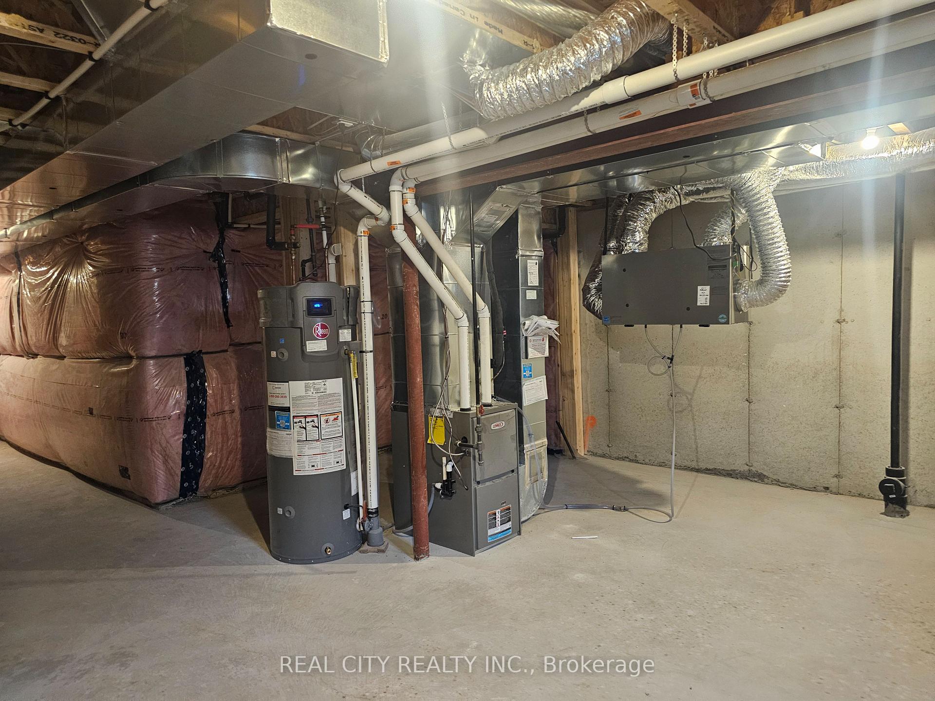 Photo 33 of 48 McKernan Avenue, Brantford, Mayfair — HOMEH