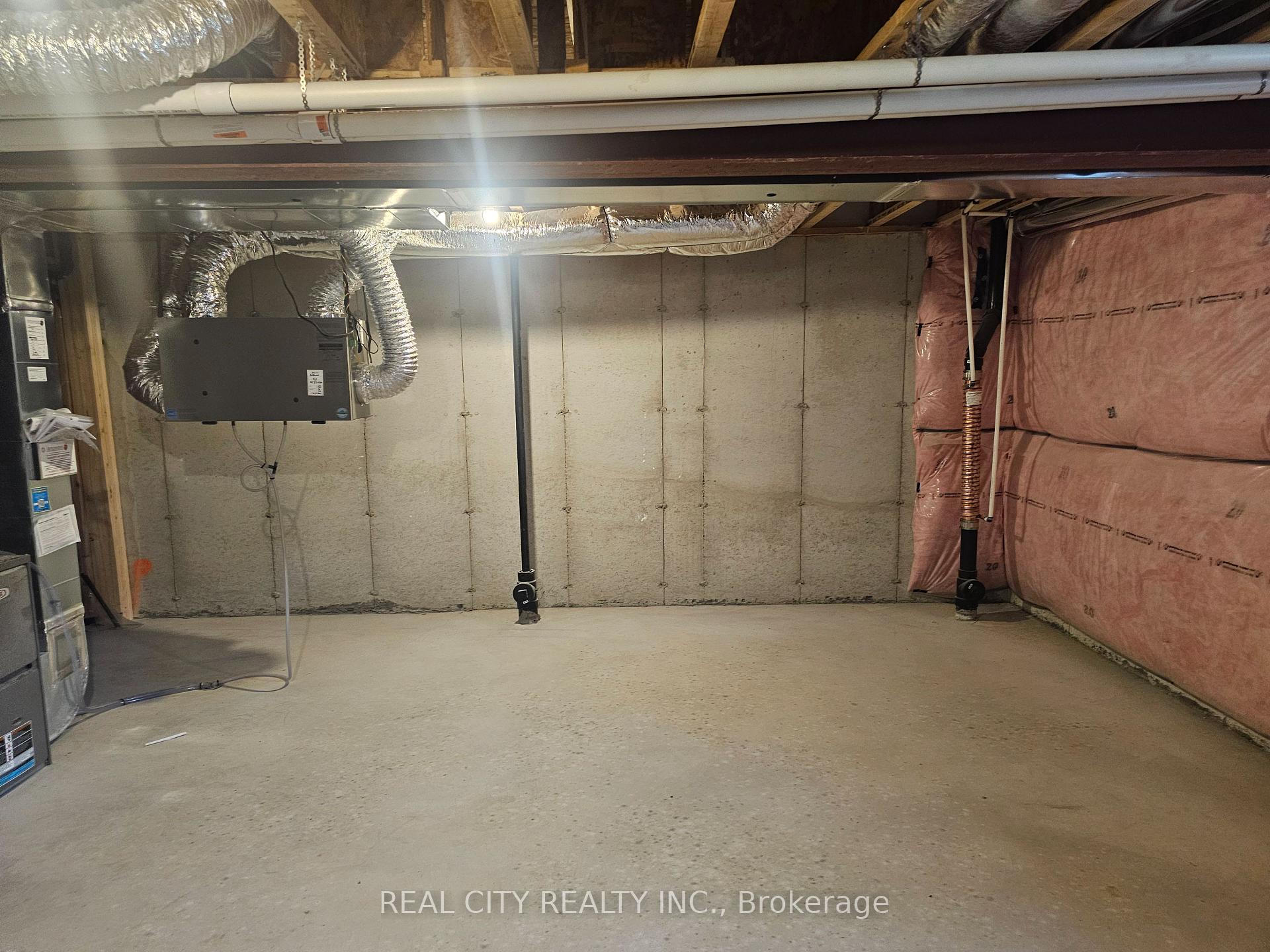 Photo 34 of 48 McKernan Avenue, Brantford, Mayfair — HOMEH