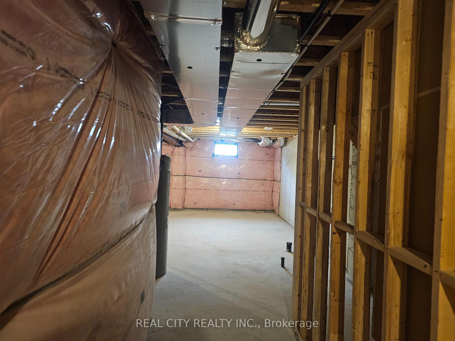 Photo 35 of 48 McKernan Avenue, Brantford, Mayfair — HOMEH