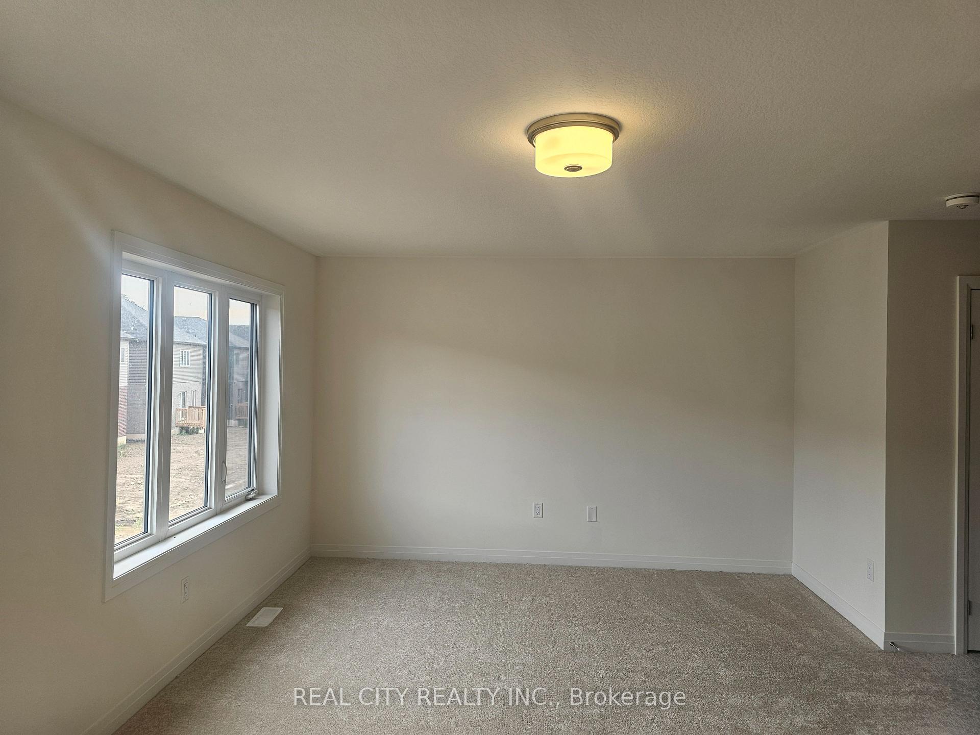 Photo 37 of 48 McKernan Avenue, Brantford, Mayfair — HOMEH