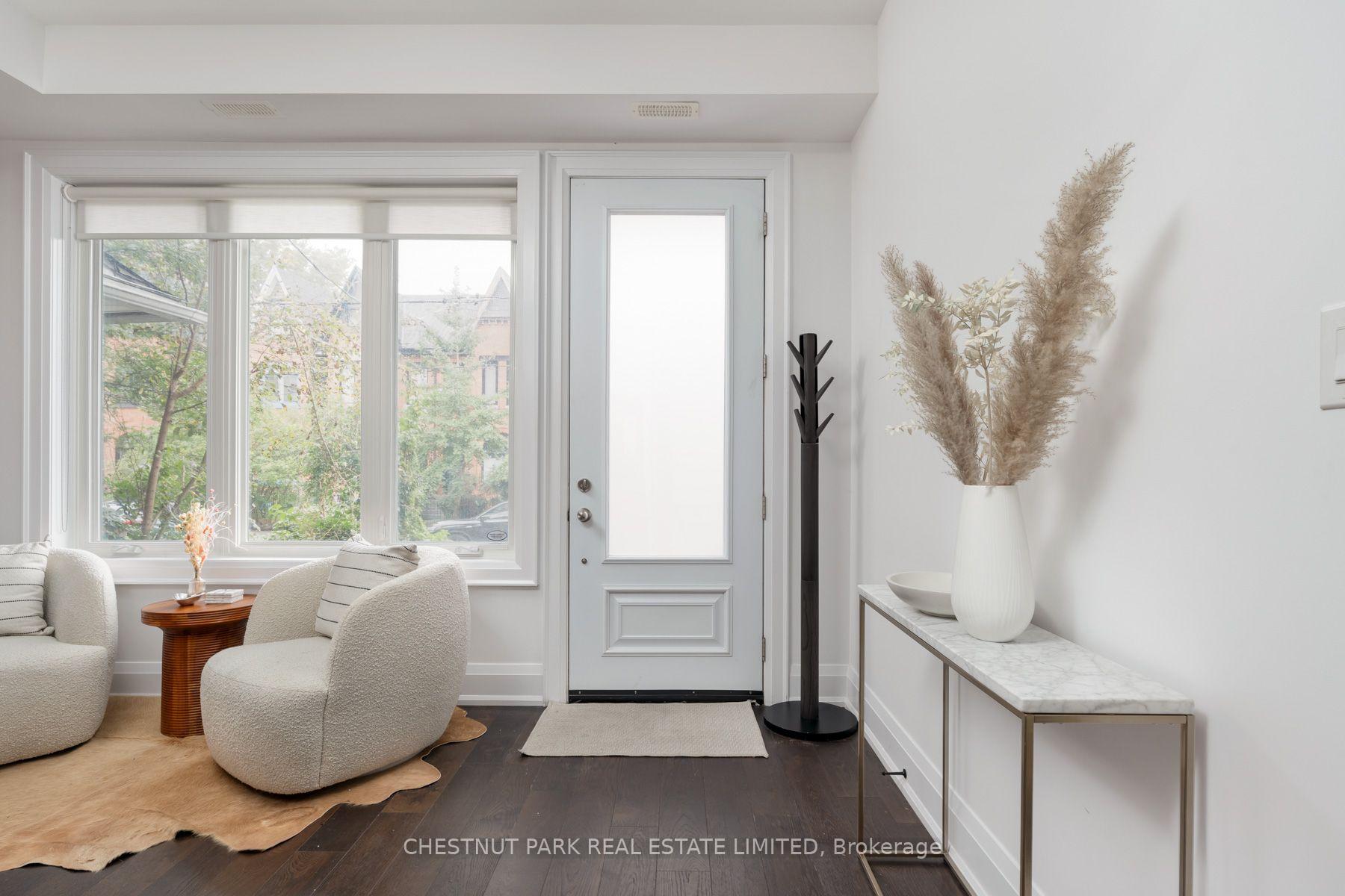 Photo 3 of 257 Borden Street, Toronto, University — HOMEH