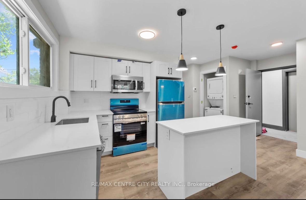 Photo 2 of Unit 8, 400 Scenic Drive, London, South J — HOMEH