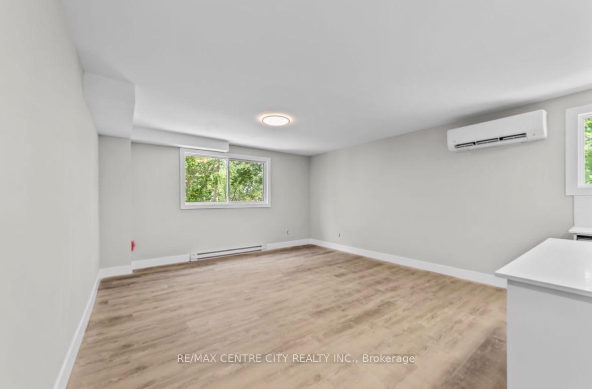 Photo 4 of Unit 8, 400 Scenic Drive, London, South J — HOMEH