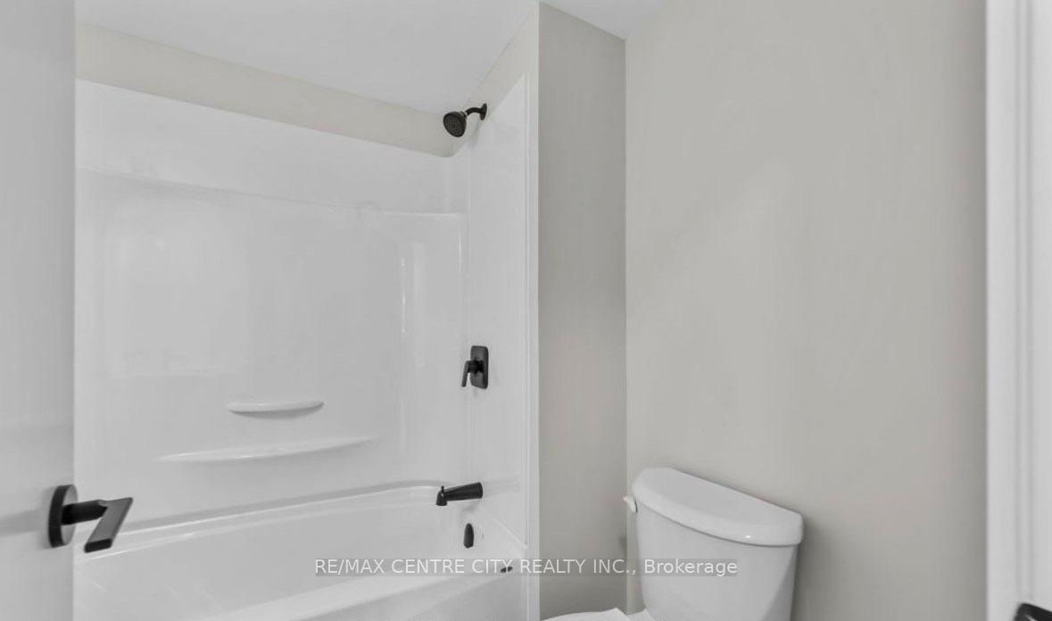 Photo 6 of Unit 8, 400 Scenic Drive, London, South J — HOMEH