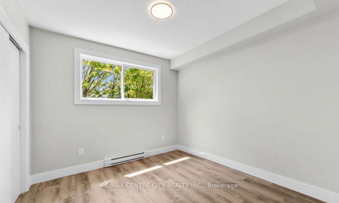 Photo 8 of Unit 8, 400 Scenic Drive, London, South J — HOMEH