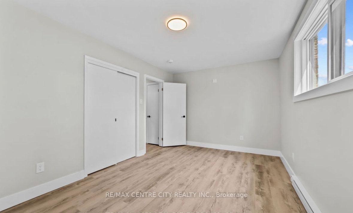 Photo 9 of Unit 8, 400 Scenic Drive, London, South J — HOMEH
