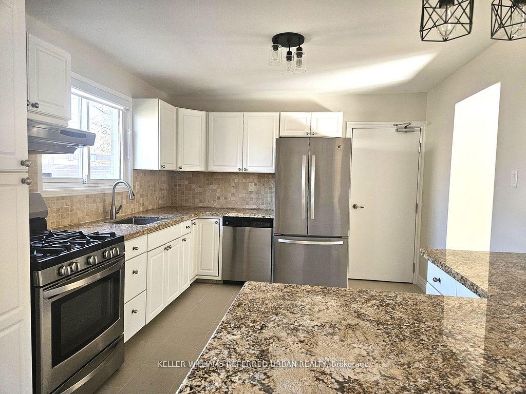 Photo 3 of Unit Main, 976 Timmins Gardens, Pickering, West Shore — HOMEH