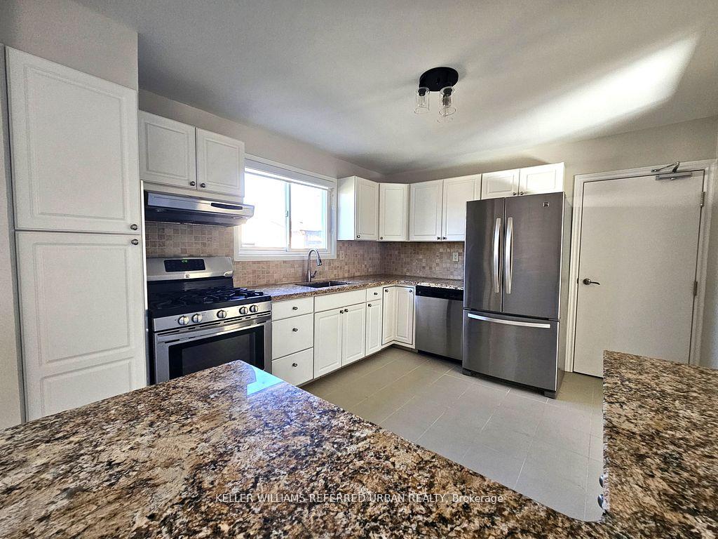 Photo 4 of Unit Main, 976 Timmins Gardens, Pickering, West Shore — HOMEH