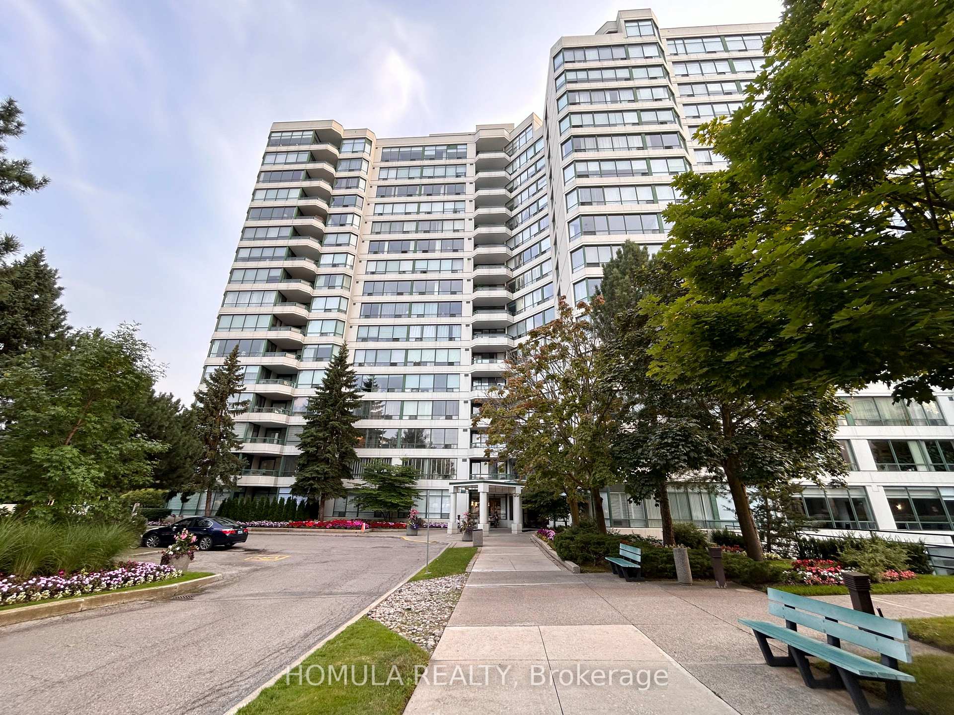 Photo 2 of Unit 706, 110 Promenade Circle, Vaughan, Brownridge — HOMEH