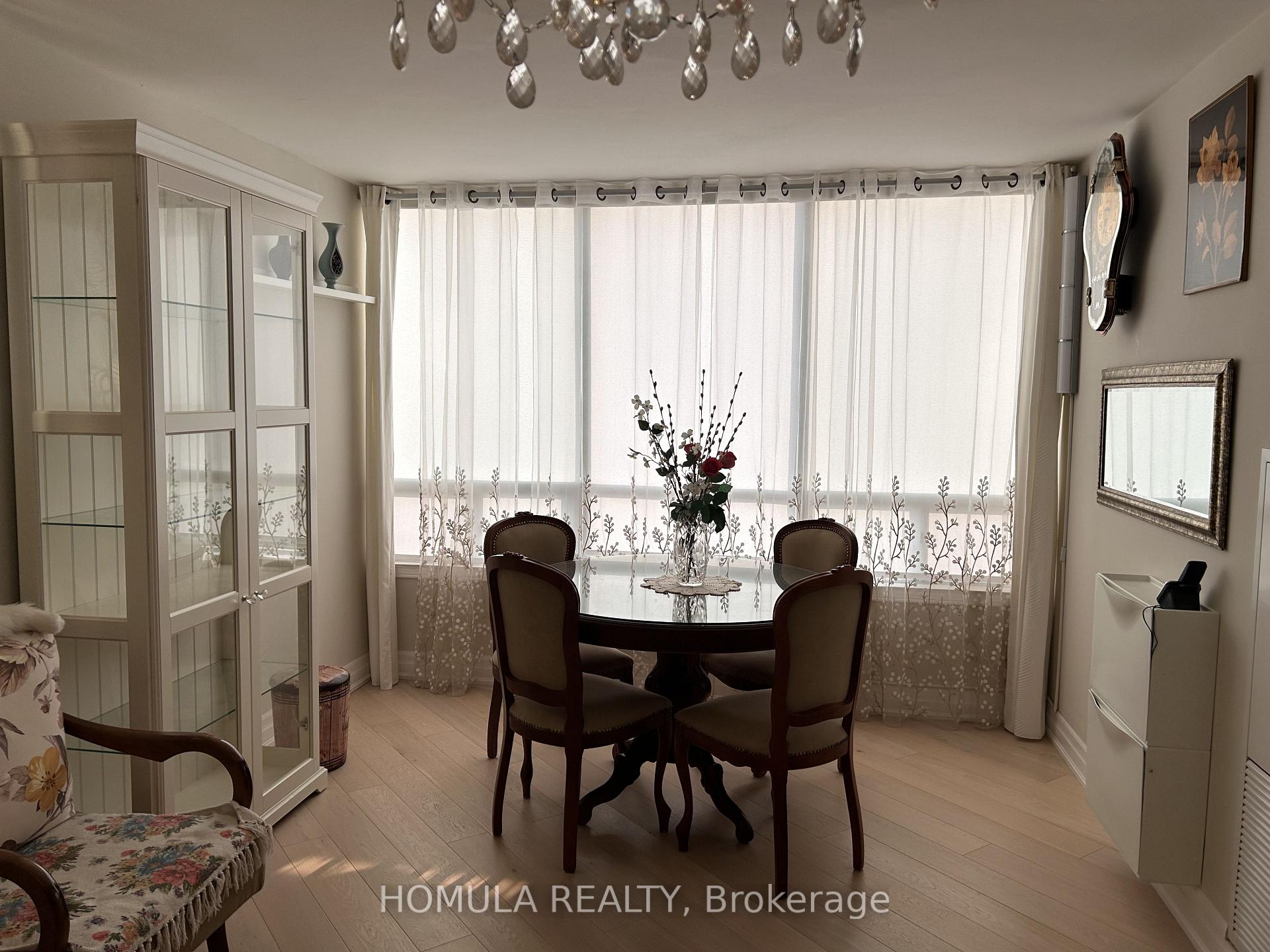 Photo 6 of Unit 706, 110 Promenade Circle, Vaughan, Brownridge — HOMEH