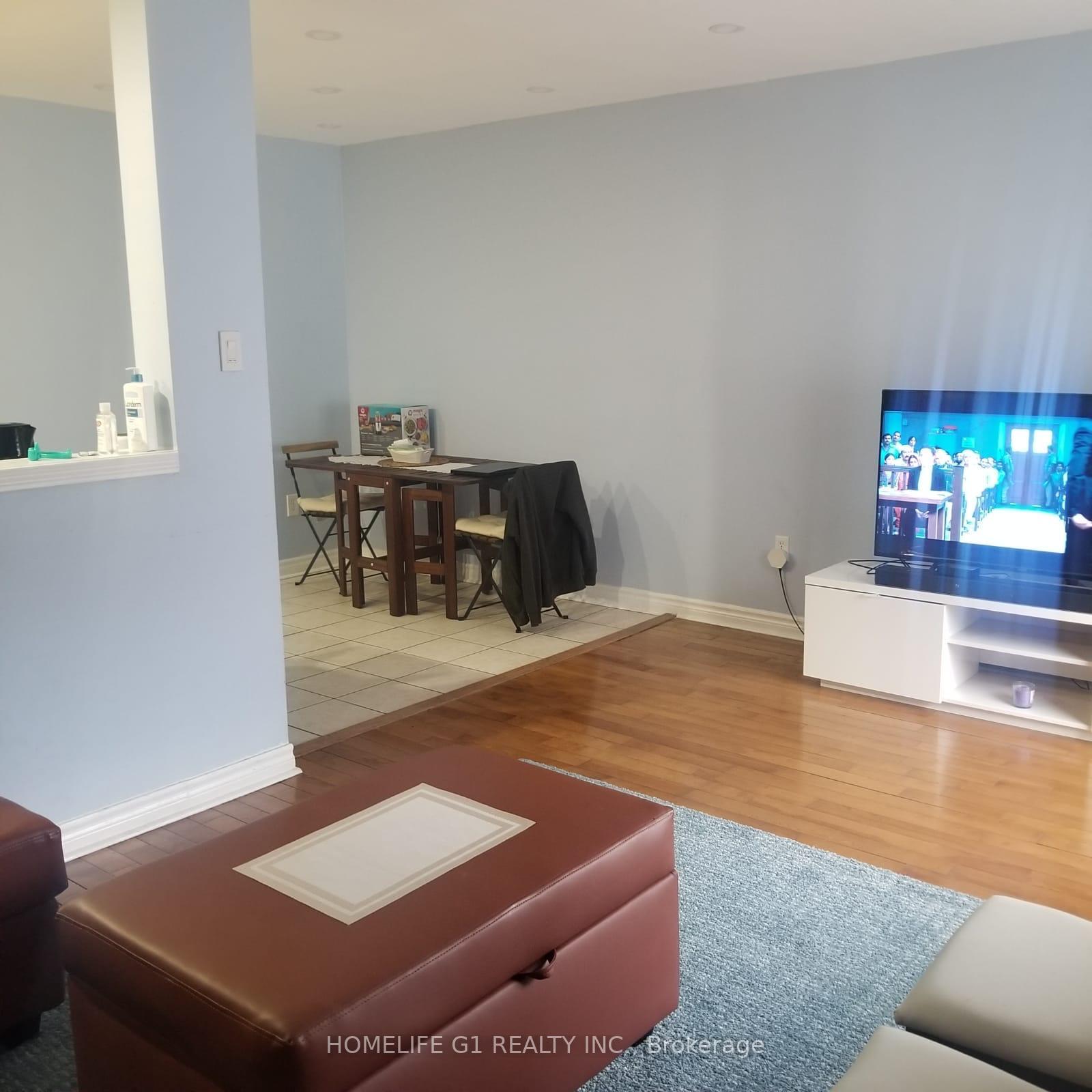 Photo 3 of 30 Secord Crescent, Brampton, Fletcher's Meadow — HOMEH
