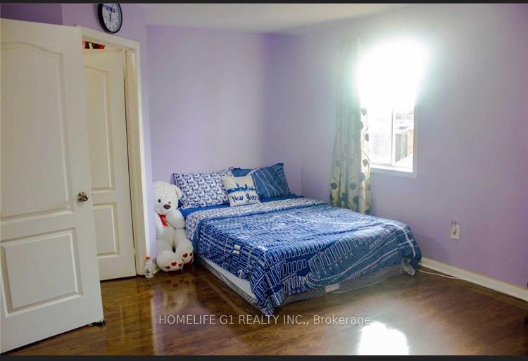 Photo 4 of 30 Secord Crescent, Brampton, Fletcher's Meadow — HOMEH