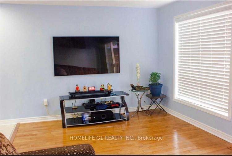 Photo 6 of 30 Secord Crescent, Brampton, Fletcher's Meadow — HOMEH