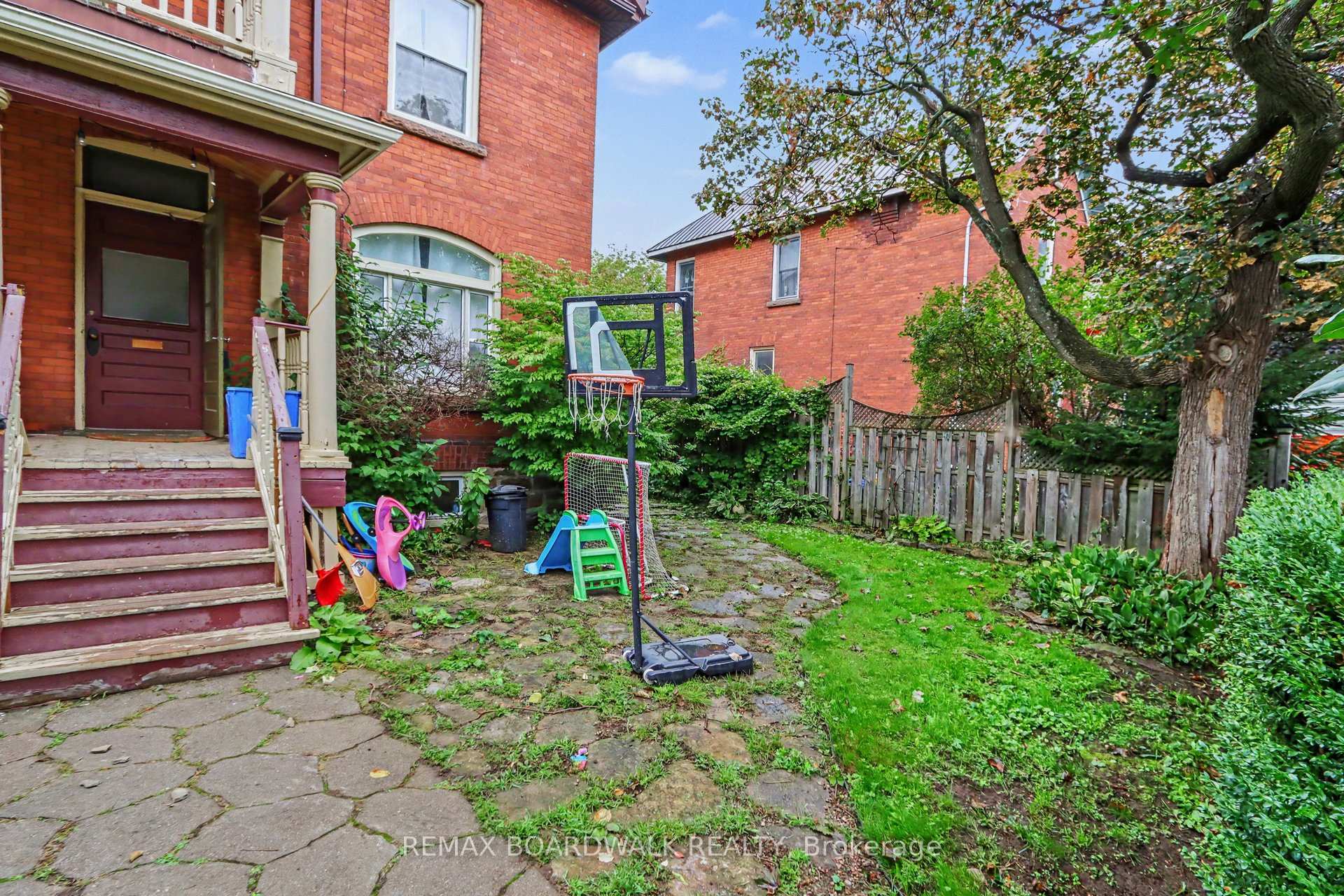 Photo 2 of 10 Glen Avenue, Smiths Falls, Smiths Falls — HOMEH