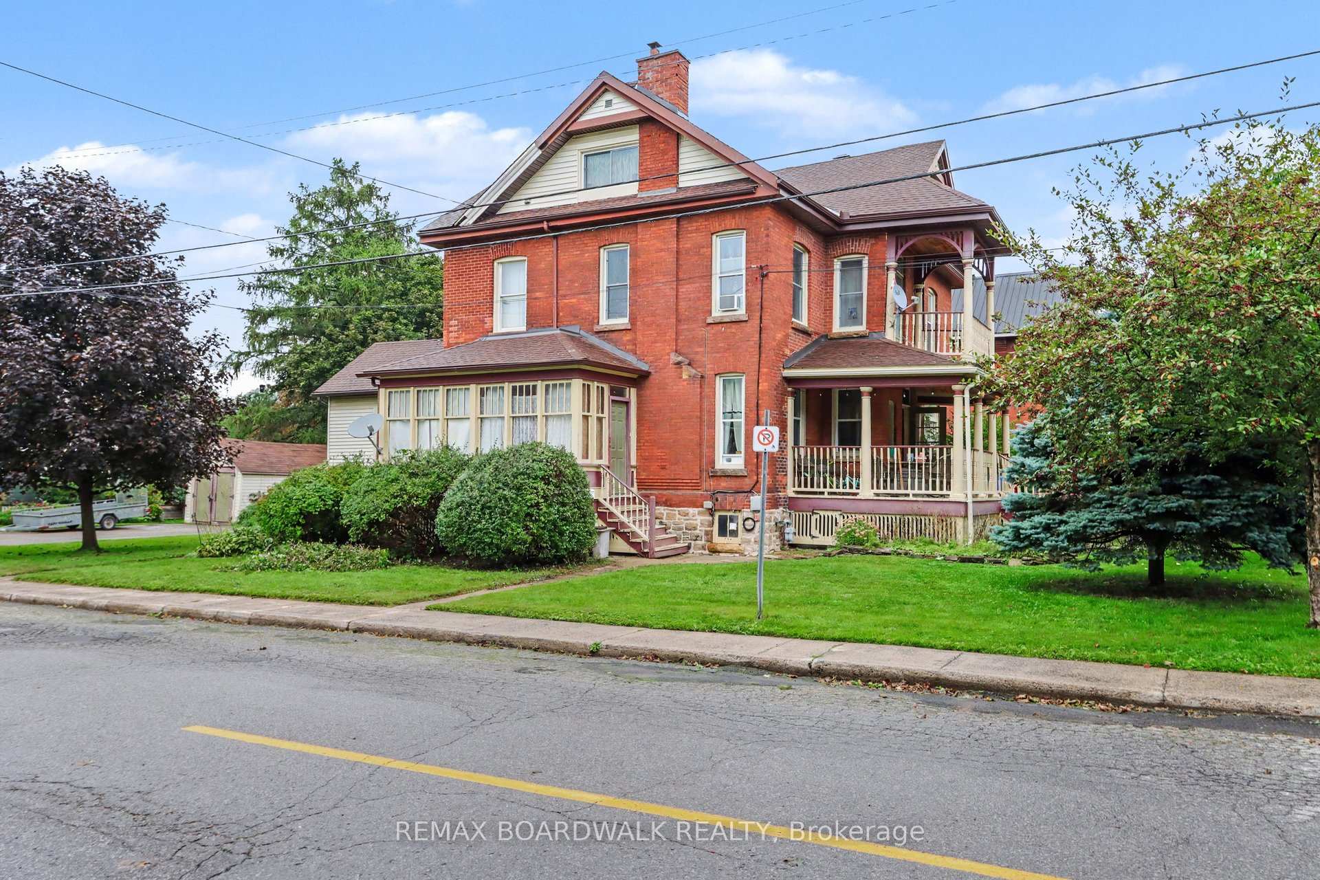 Photo 4 of 10 Glen Avenue, Smiths Falls, Smiths Falls — HOMEH