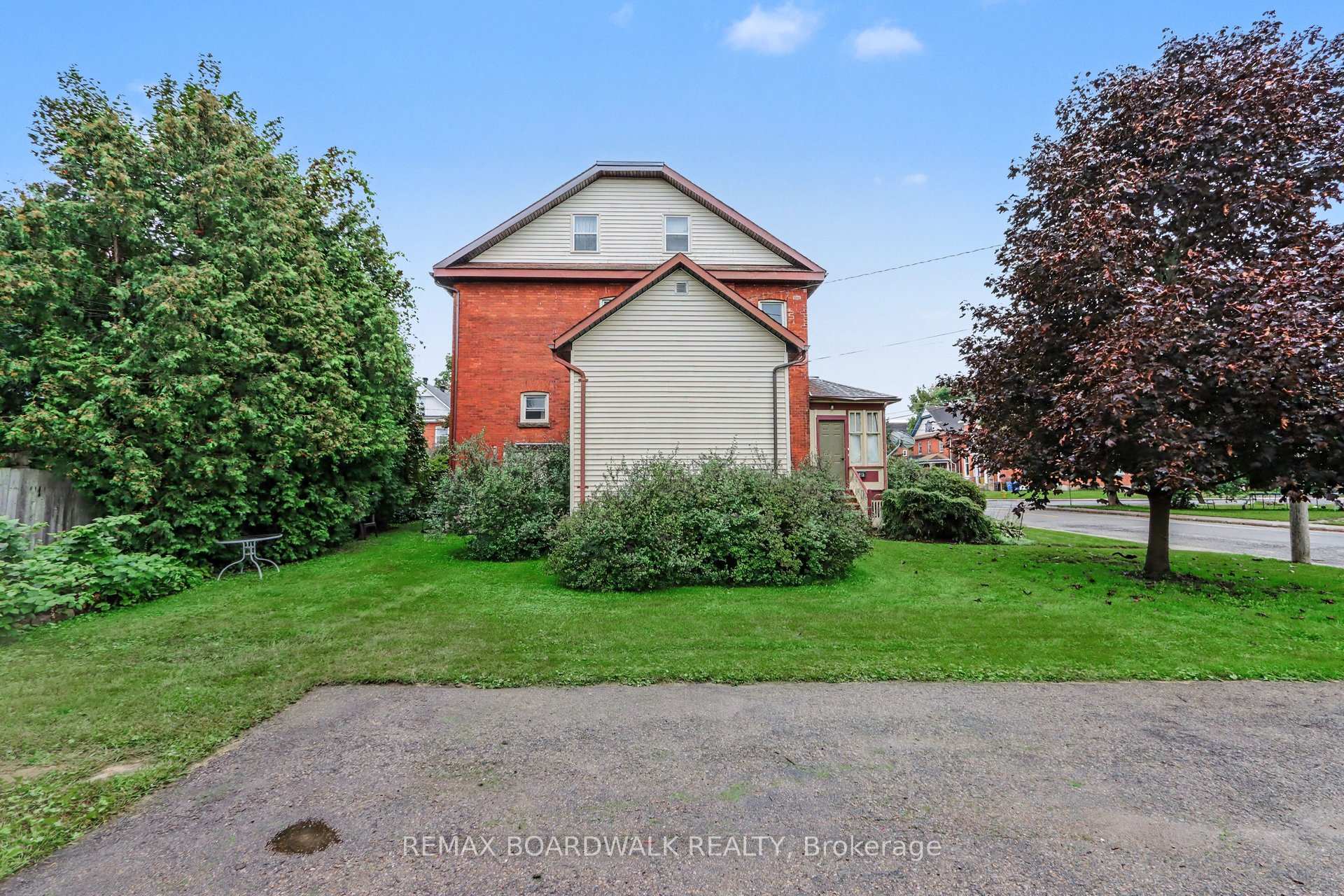 Photo 6 of 10 Glen Avenue, Smiths Falls, Smiths Falls — HOMEH