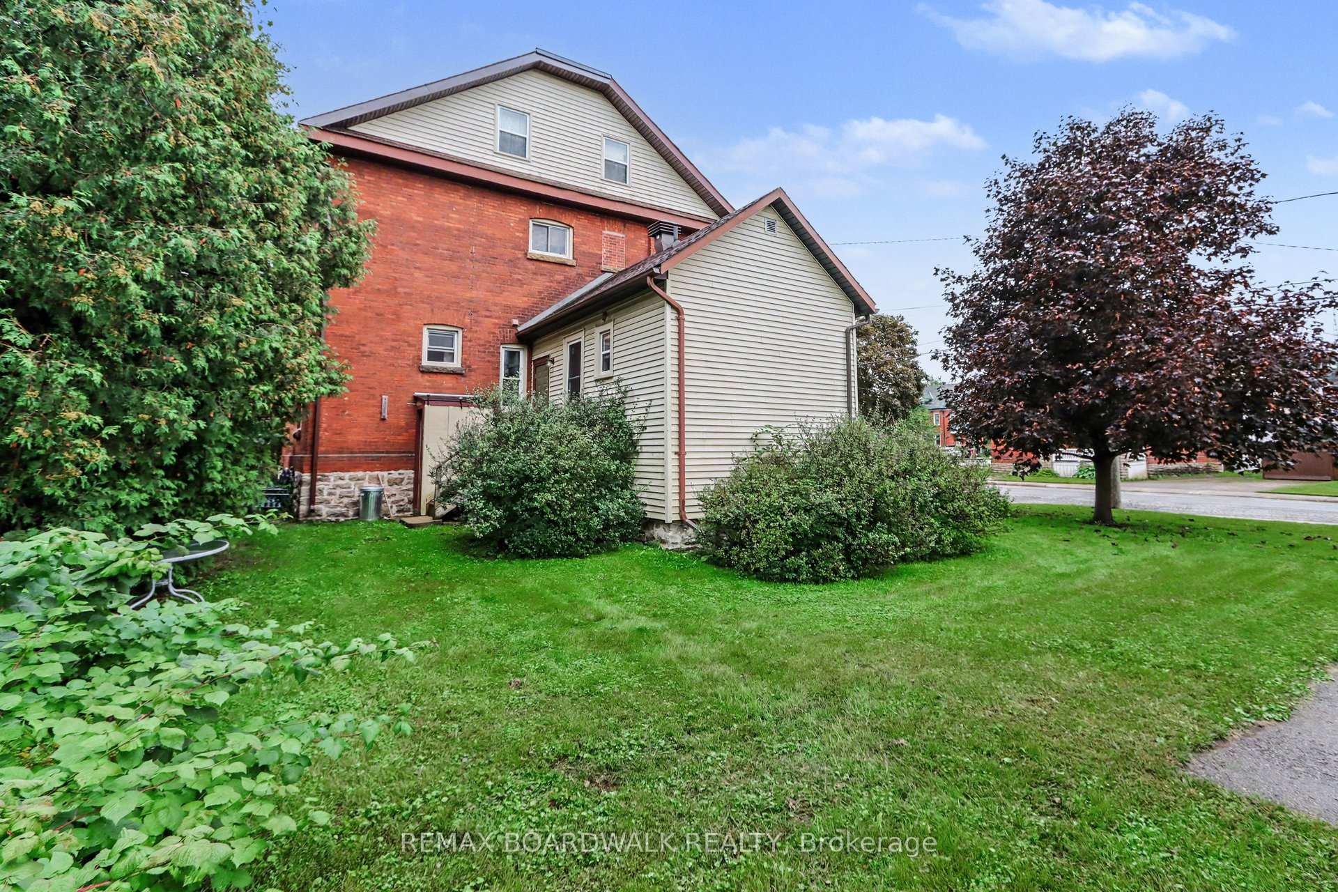 Photo 7 of 10 Glen Avenue, Smiths Falls, Smiths Falls — HOMEH