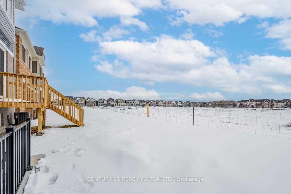 Photo 3 of 77 Barkerville Drive, Whitby, Rural Whitby — HOMEH