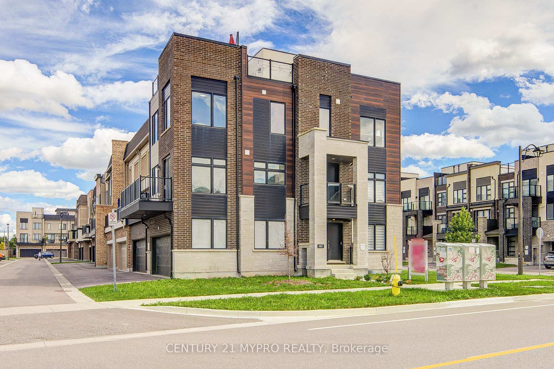 Photo 2 of 107 William Shearn Crescent, Markham, Angus Glen — HOMEH