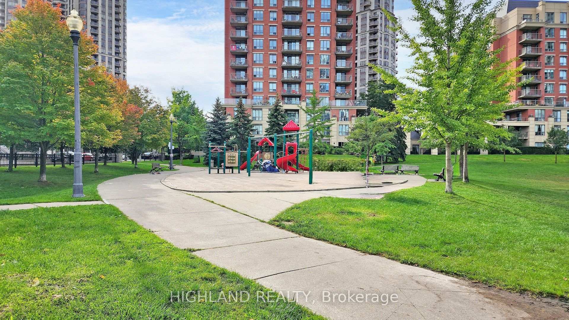 Photo 23 of Unit 1002, 18 Harrison Garden Boulevard, North York, Willowdale East — HOMEH