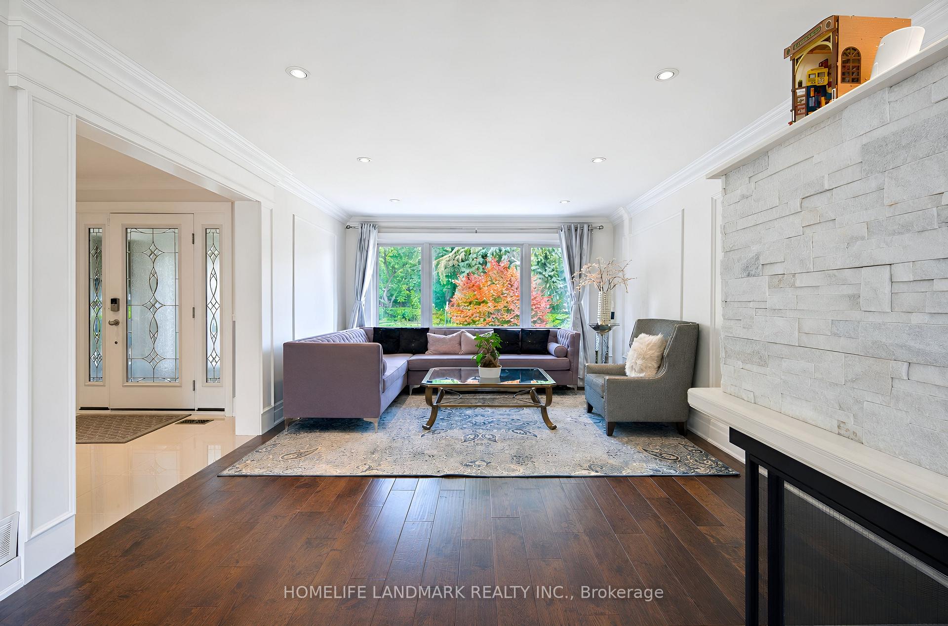 Photo 7 of 21 Bearwood Drive, Etobicoke, Edenbridge-Humber Valley — HOMEH