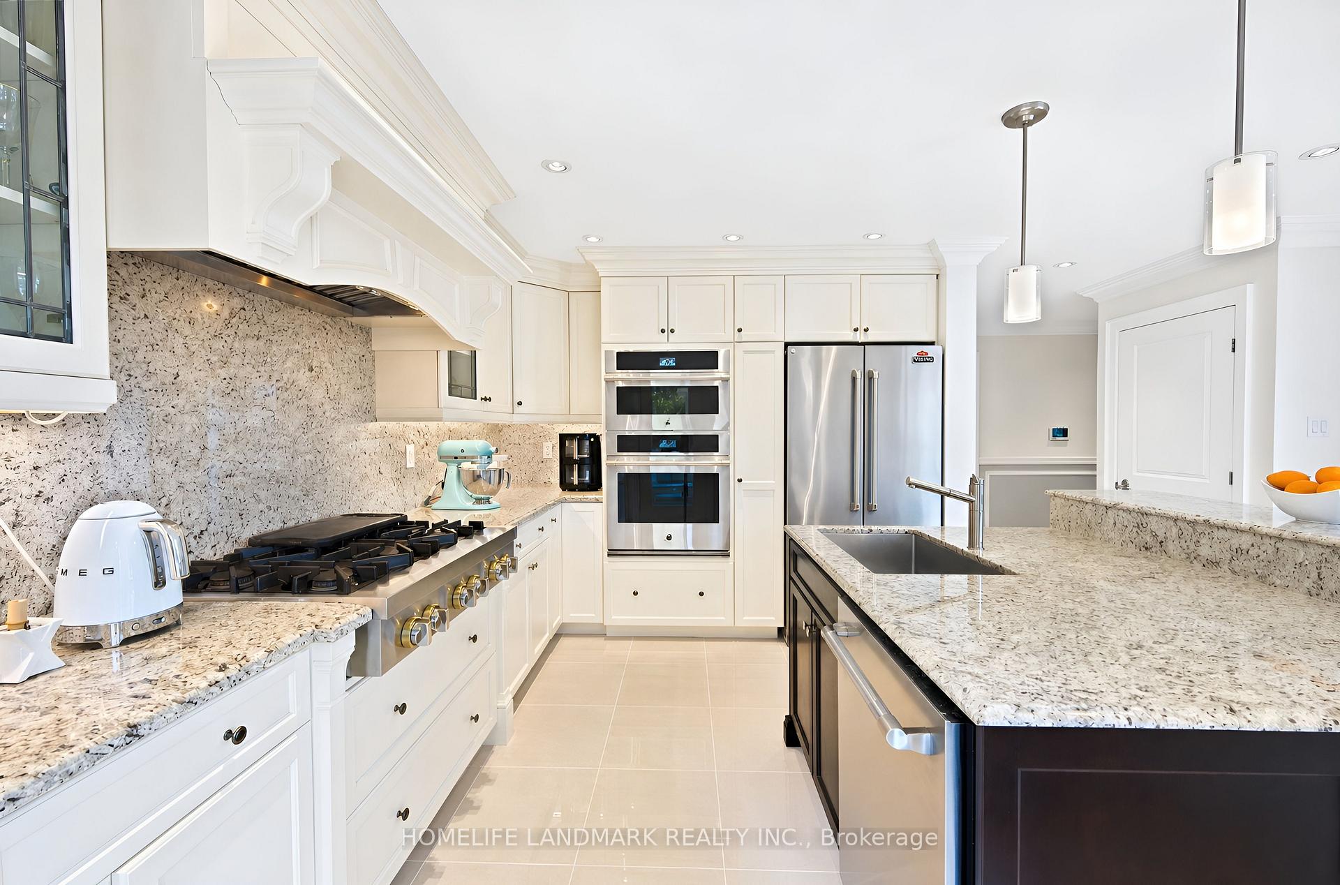 Photo 14 of 21 Bearwood Drive, Etobicoke, Edenbridge-Humber Valley — HOMEH