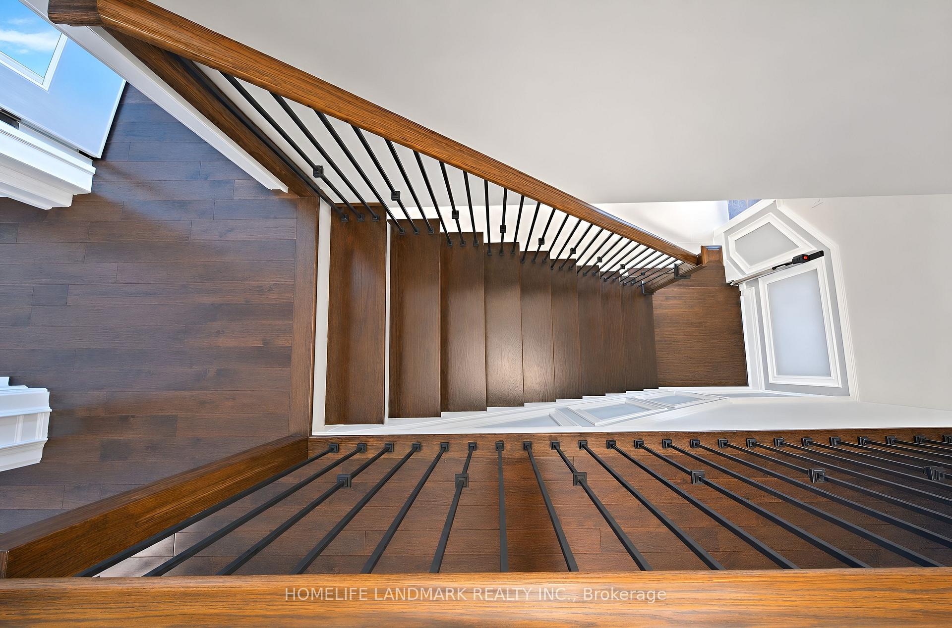 Photo 16 of 21 Bearwood Drive, Etobicoke, Edenbridge-Humber Valley — HOMEH