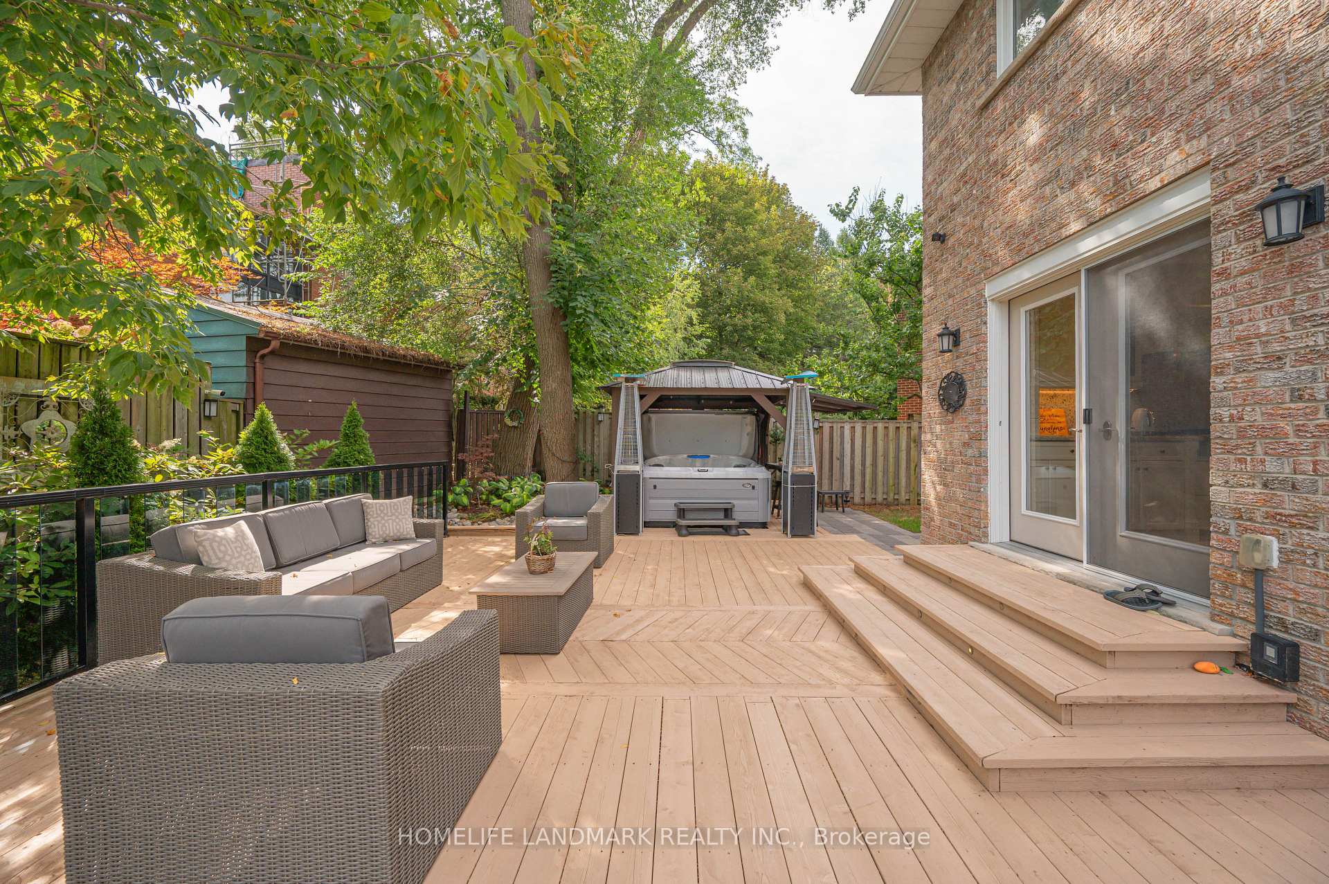Photo 32 of 21 Bearwood Drive, Etobicoke, Edenbridge-Humber Valley — HOMEH