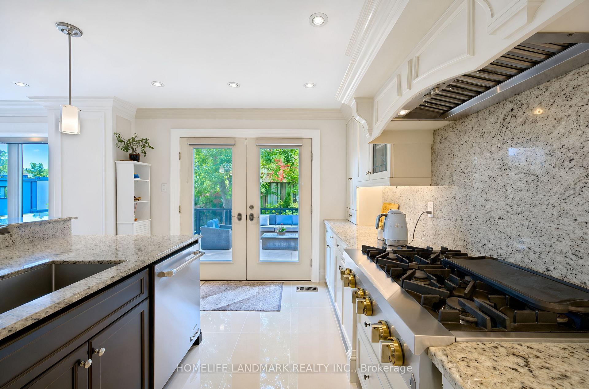 Photo 17 of 21 Bearwood Drive, Etobicoke, Edenbridge-Humber Valley — HOMEH