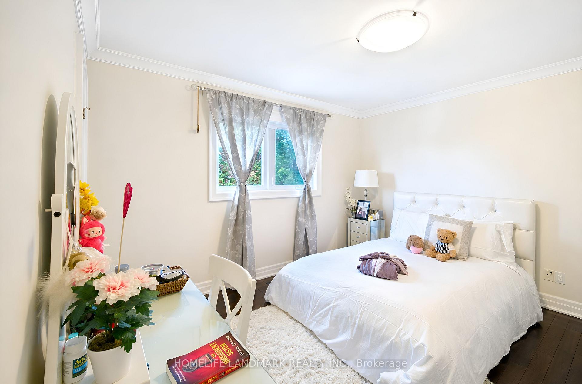 Photo 31 of 21 Bearwood Drive, Etobicoke, Edenbridge-Humber Valley — HOMEH