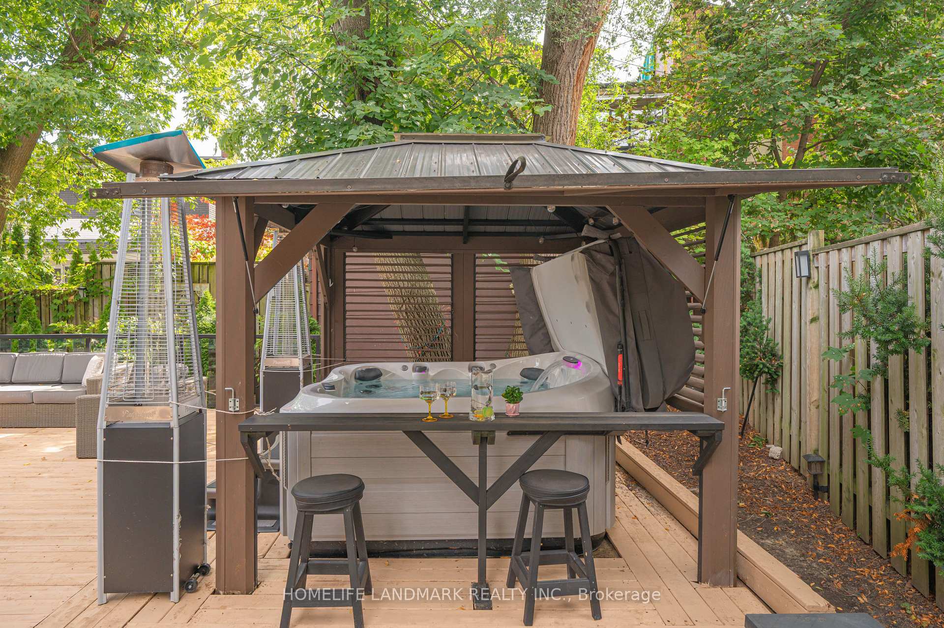 Photo 34 of 21 Bearwood Drive, Etobicoke, Edenbridge-Humber Valley — HOMEH