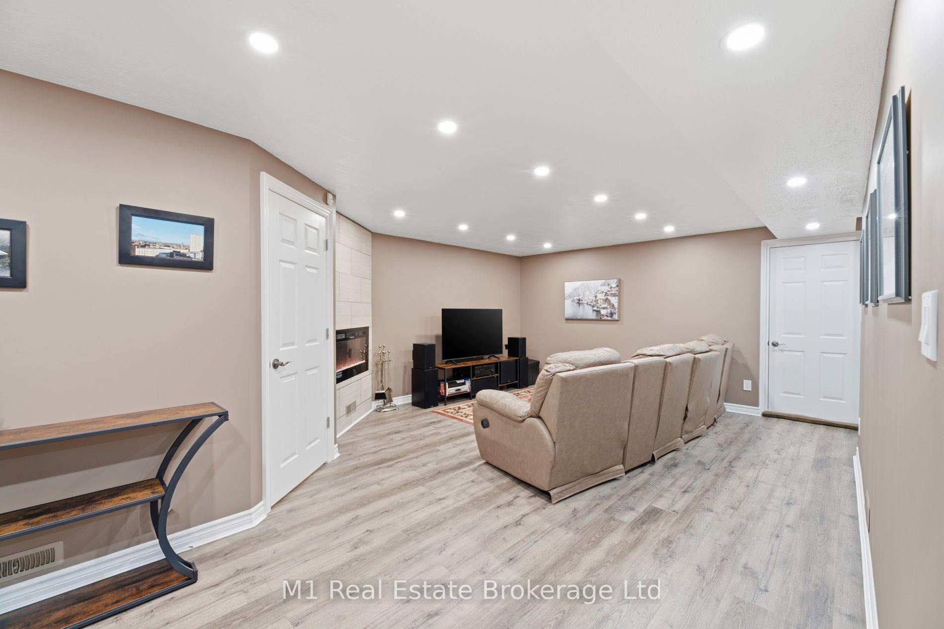 Photo 31 of 12 Sweeney Drive, Guelph, Kortright East — HOMEH