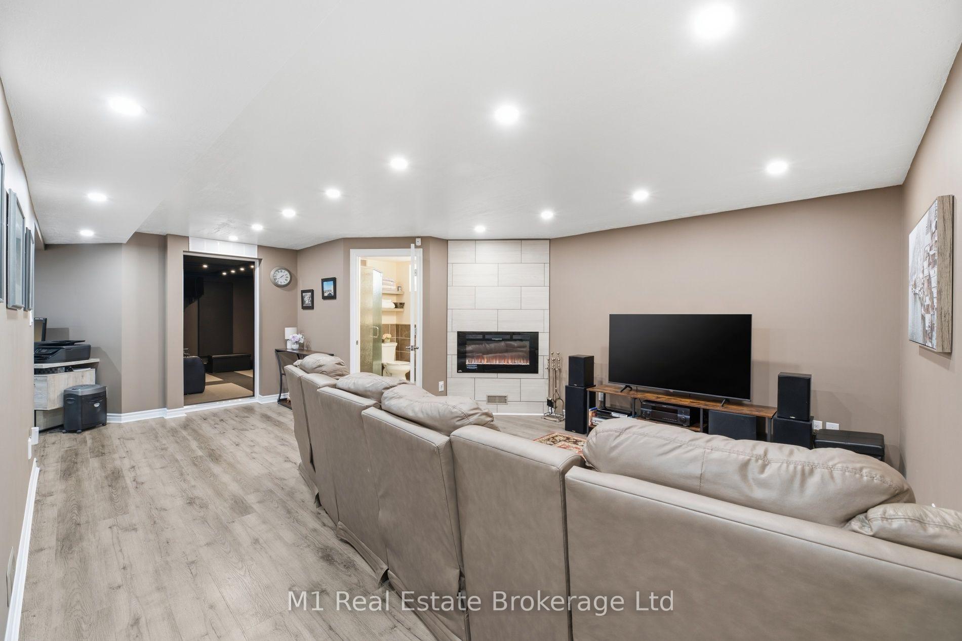 Photo 33 of 12 Sweeney Drive, Guelph, Kortright East — HOMEH