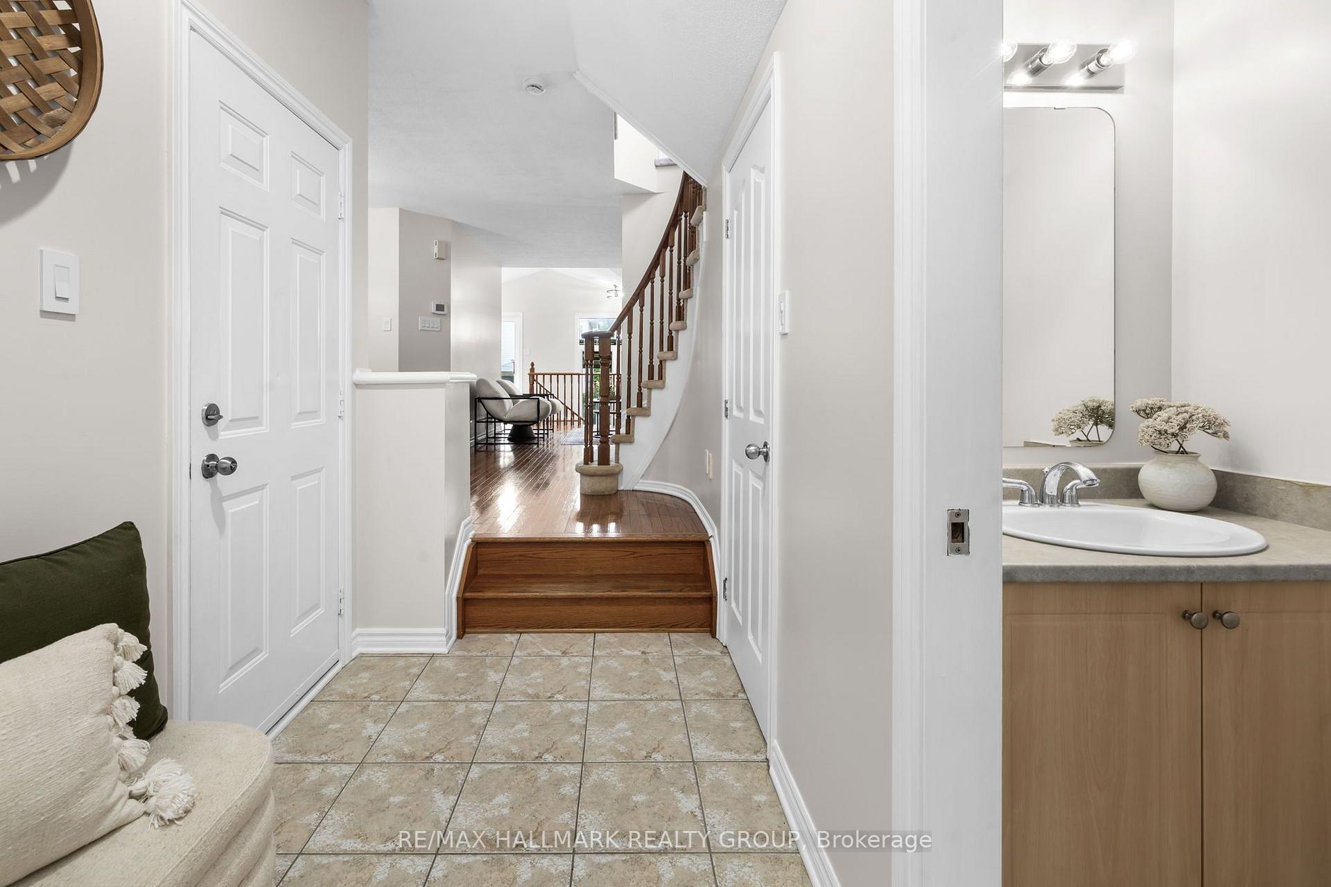 Photo 7 of 1006 Markwick Crescent, Ottawa, Notting Hill/Summerside — HOMEH