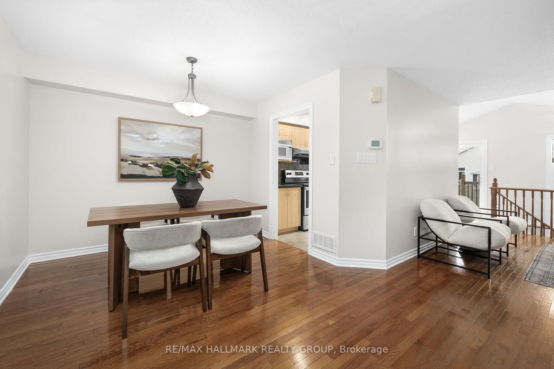 Photo 8 of 1006 Markwick Crescent, Ottawa, Notting Hill/Summerside — HOMEH